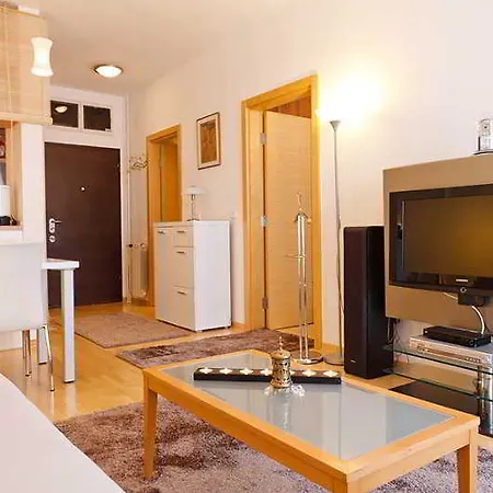 One Bedroom Star Apartment *